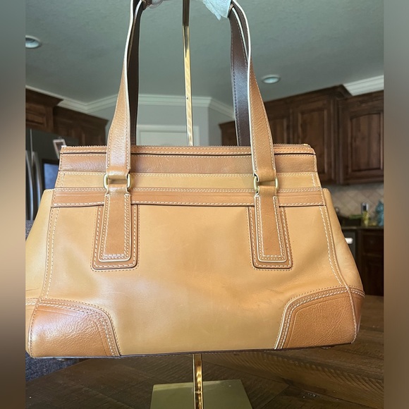 Coach Tan and Brown Leather Shoulder Bag with Turnlock Closure - Picture 2 of 13